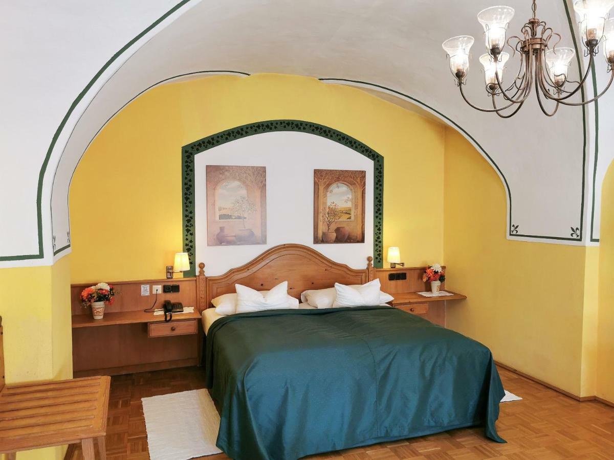 Hotel Schrannenhof Klosterneuburg Buitenkant foto